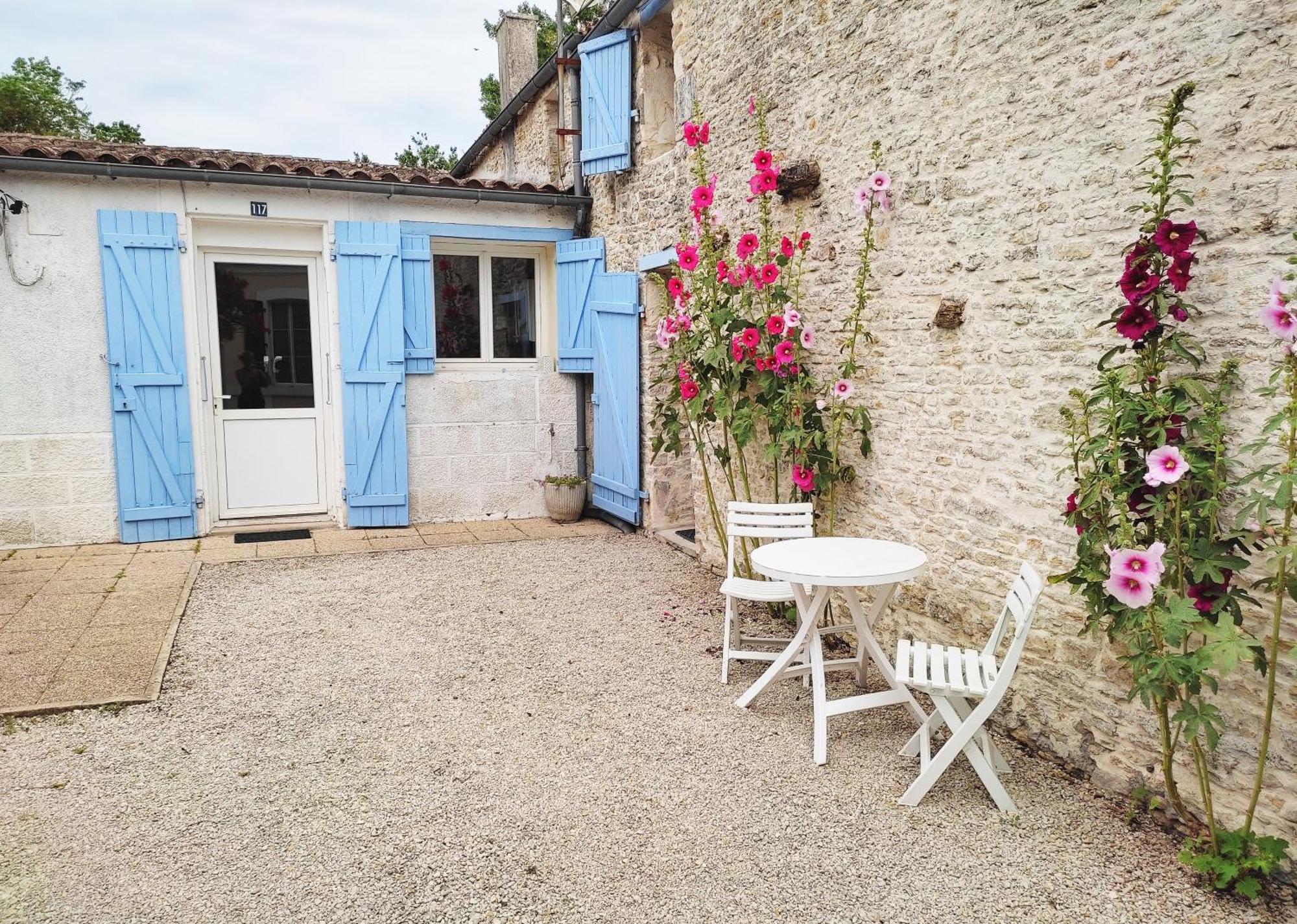 La Grange Bleue - Parking Prive - A 2Km De La Mer Saint-Georges-d'Oleron Exterior photo